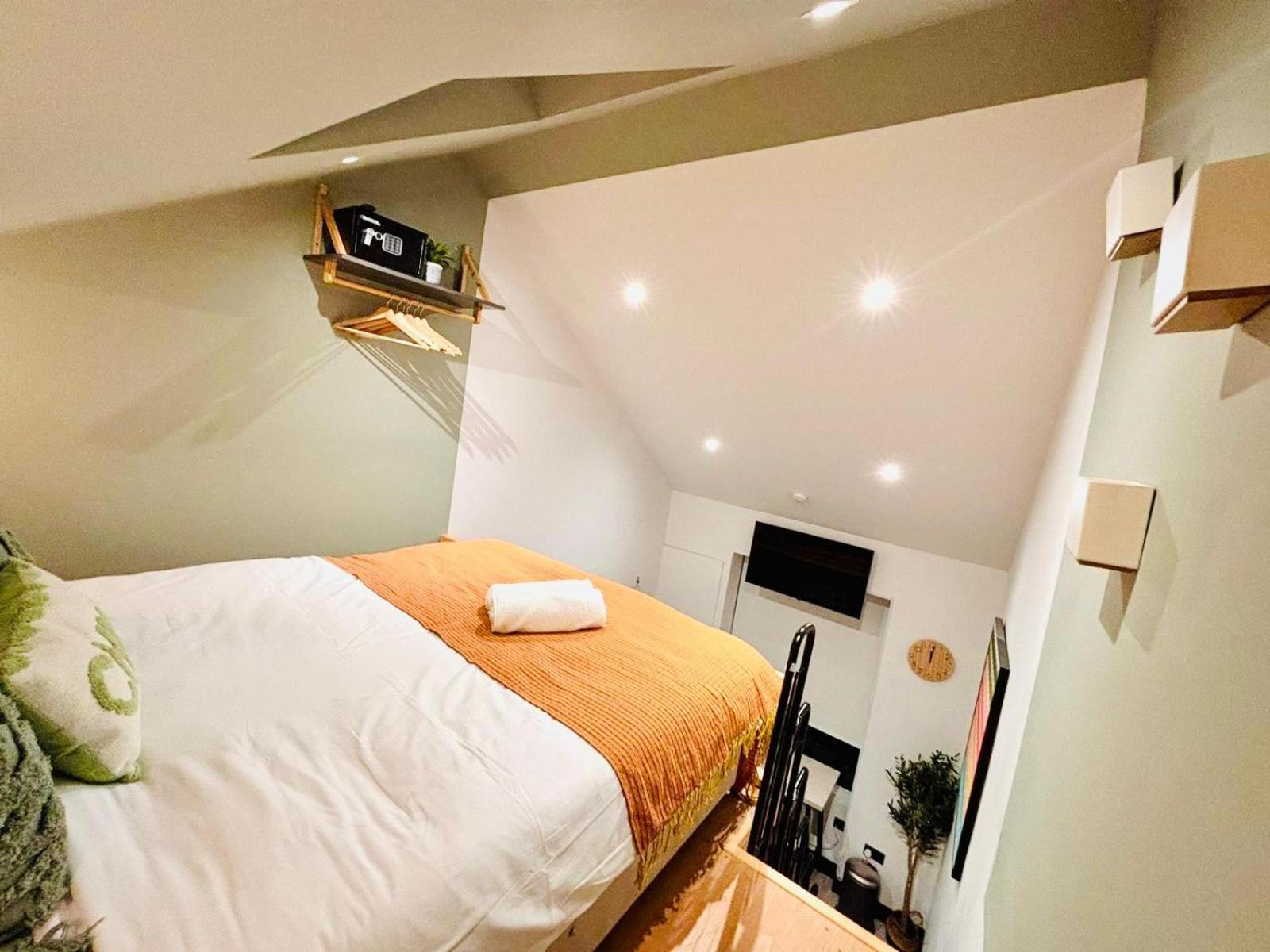 Luxury Mezzanine Flats Next Hackney Londra